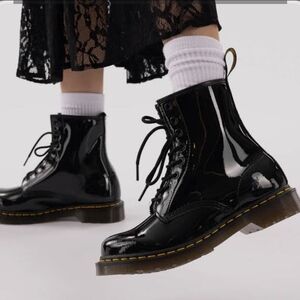 Dr. Martens Shiny Black Lace-Up Combat Boots Size 7 New Without Box